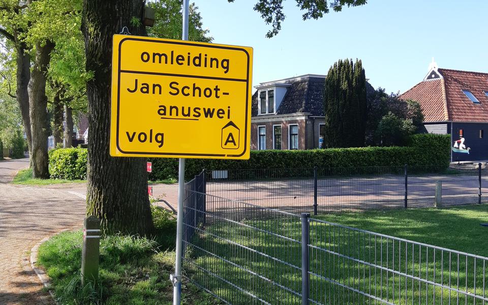 Omrijden via Anusweg in Oudemirdum.