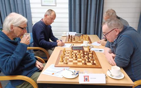 Chris Draijer en Frank Teunisse (links) wonnen beiden hun partijen voor SC Rijs. Eigen foto